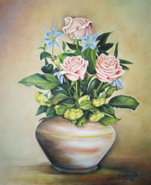 Jarrón con tres rosas color rosas